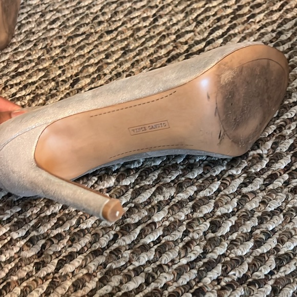 Vince Camuto gold tuxedo heels size 9.5 - Picture 6 of 7